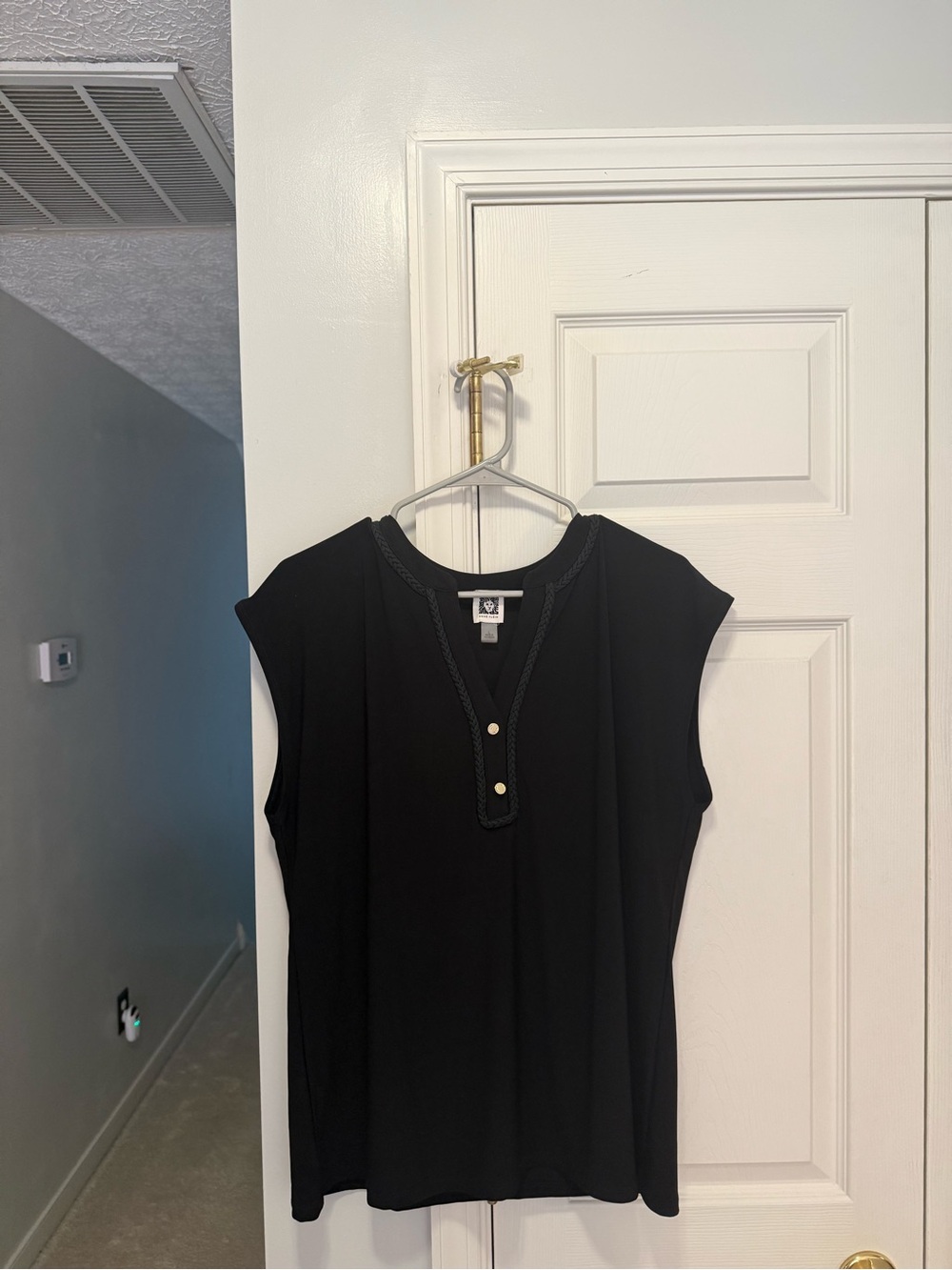 Ann Klein Women’s Black Cap Sleeve Henley Top large
